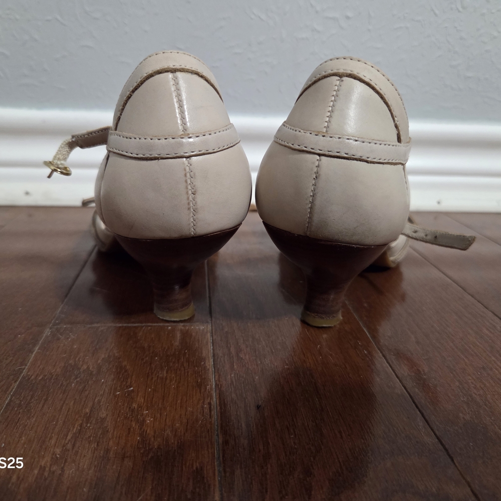 Vintage Elegant Cream Strappy Heels - Picture 4 of 9